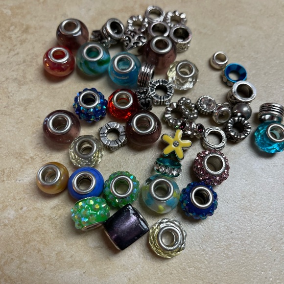 Bag of beads.  Great for making jewelry. - Picture 4 of 4